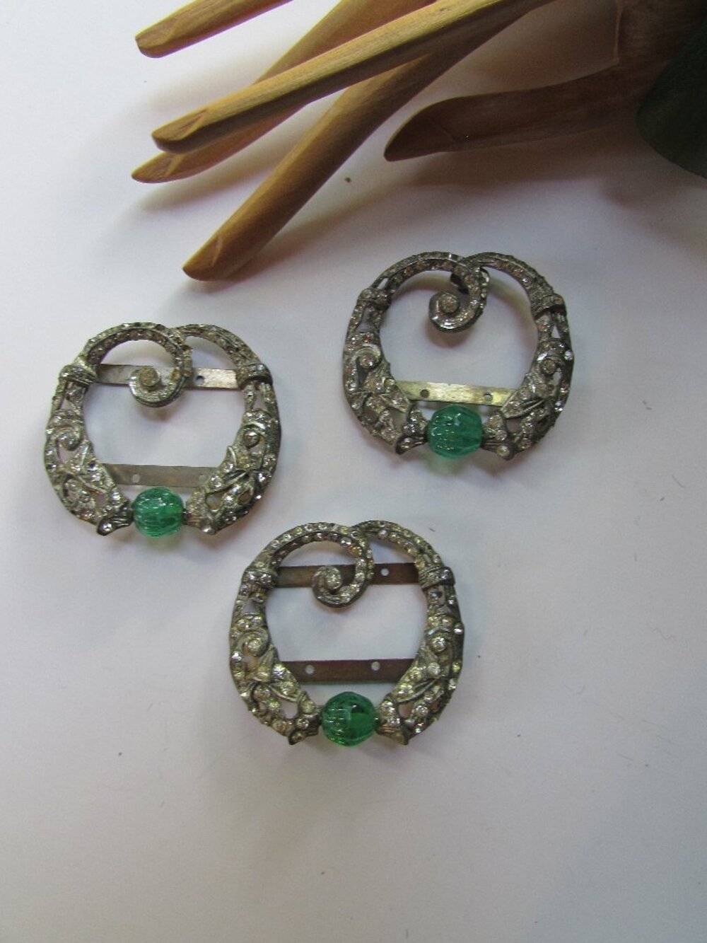 Trio Deco Style Dress Buckles Silver Tone Metal Lime Green Swivel Bead